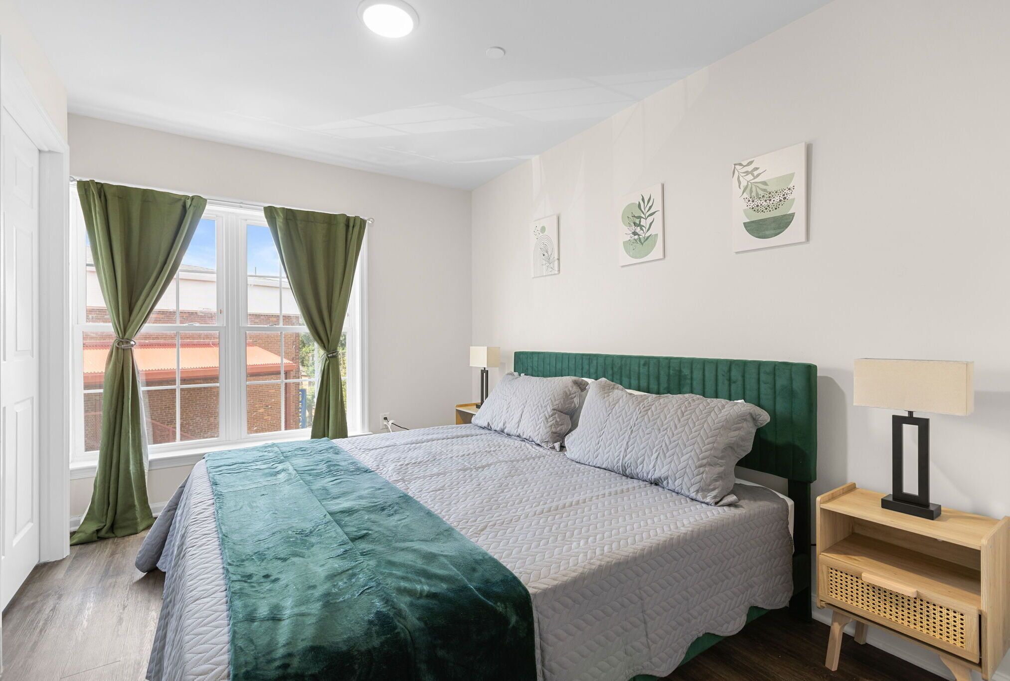 2 bedrooms, desk, iron/ironing board, travel cot