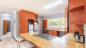 Casa familiar, vistes al riu | Cuina privada