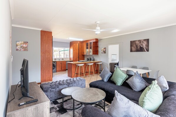 Familiehus, elveutsikt | Oppholdsområde