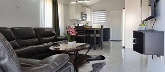 Cozy Relaxing Home in Old Harbour