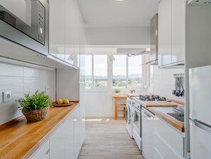 Fridge, microwave, oven, dishwasher - Golden Park by Interhome (Dénia)