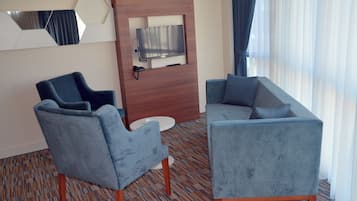 Deluxe Suite, City View
