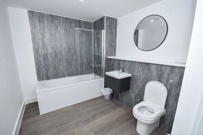 Ducha, secador de pelo, toallas