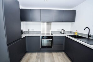 Refrigerador, microondas, horno, placa de cocina