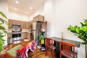 Microwave, coffee/tea maker, cookware/dishes/utensils, ice maker - Vaulted Den | Chic Central 1BR + Fireplace (Sheridan)