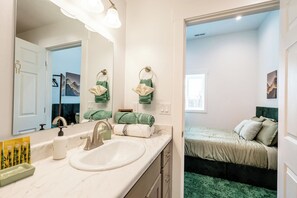 Shower, hair dryer, towels - Vaulted Den | Chic 1BR w/Fireplace, Downtown Sheridan, WY - NEW - Standing Desk, Stocked, Pets Invited! (Sheridan)