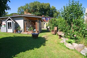 Property grounds - Luxuriöse Ferienwohnung mit Terrasse, Wiek (Wiek)