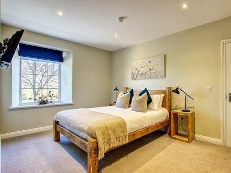 Free WiFi, bed sheets. The Fox Hall Inn