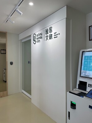 Reception - Stay Easy Inn (Tainan)
