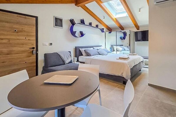 1 غرفة نوم ومكواة/لوح كي وواي فاي وملاءات أسرّة