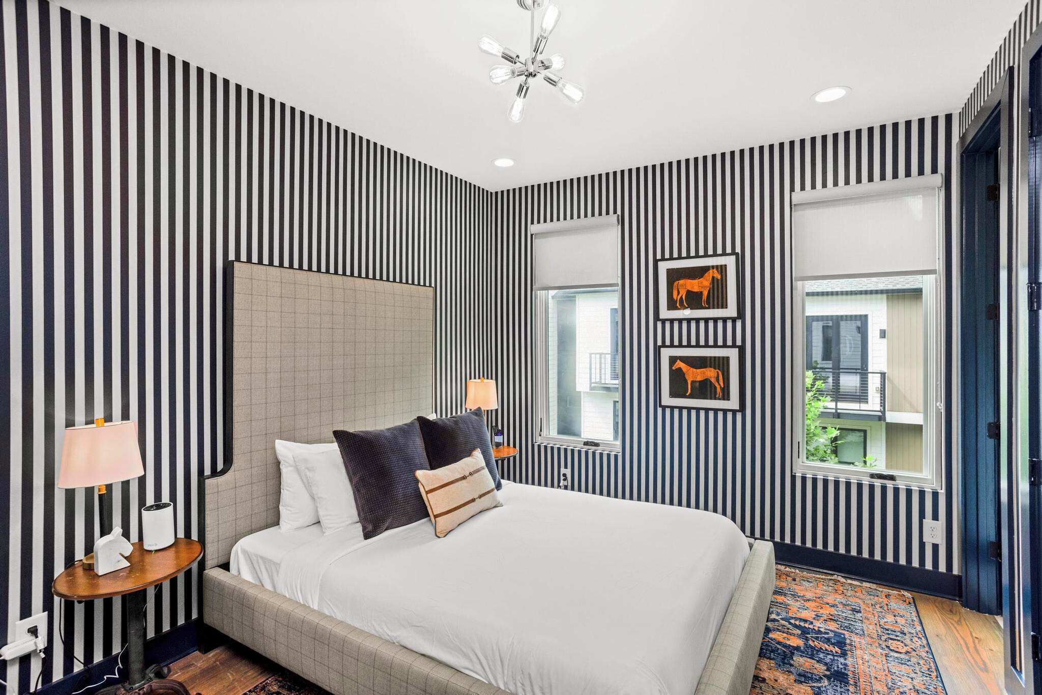 4 habitaciones, escritorio, tabla de planchar con plancha y wifi 