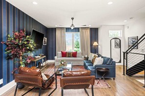 TV, offices - CLASS, Your Own Personal Broadway on 8th Ave South (Nashville)