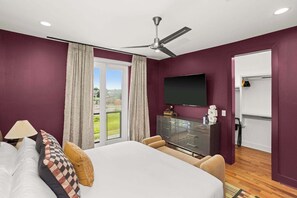 4 bedrooms, desk, iron/ironing board, WiFi