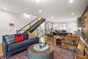 Televisión y oficina 