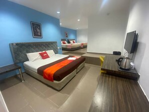 Escritorio, wifi gratis y ropa de cama