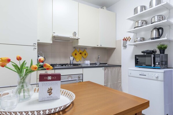 Fridge, microwave, oven, stovetop