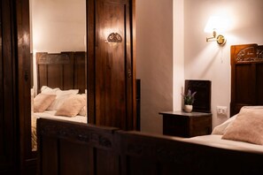 2 bedrooms, in-room safe - Casa Viberti Roma, Historic Residence with Stunning Views of the Langhe (Serralunga d'Alba)