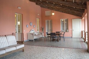 Interior - Casa Viberti Roma, Historic Residence with Stunning Views of the Langhe (Serralunga d'Alba)