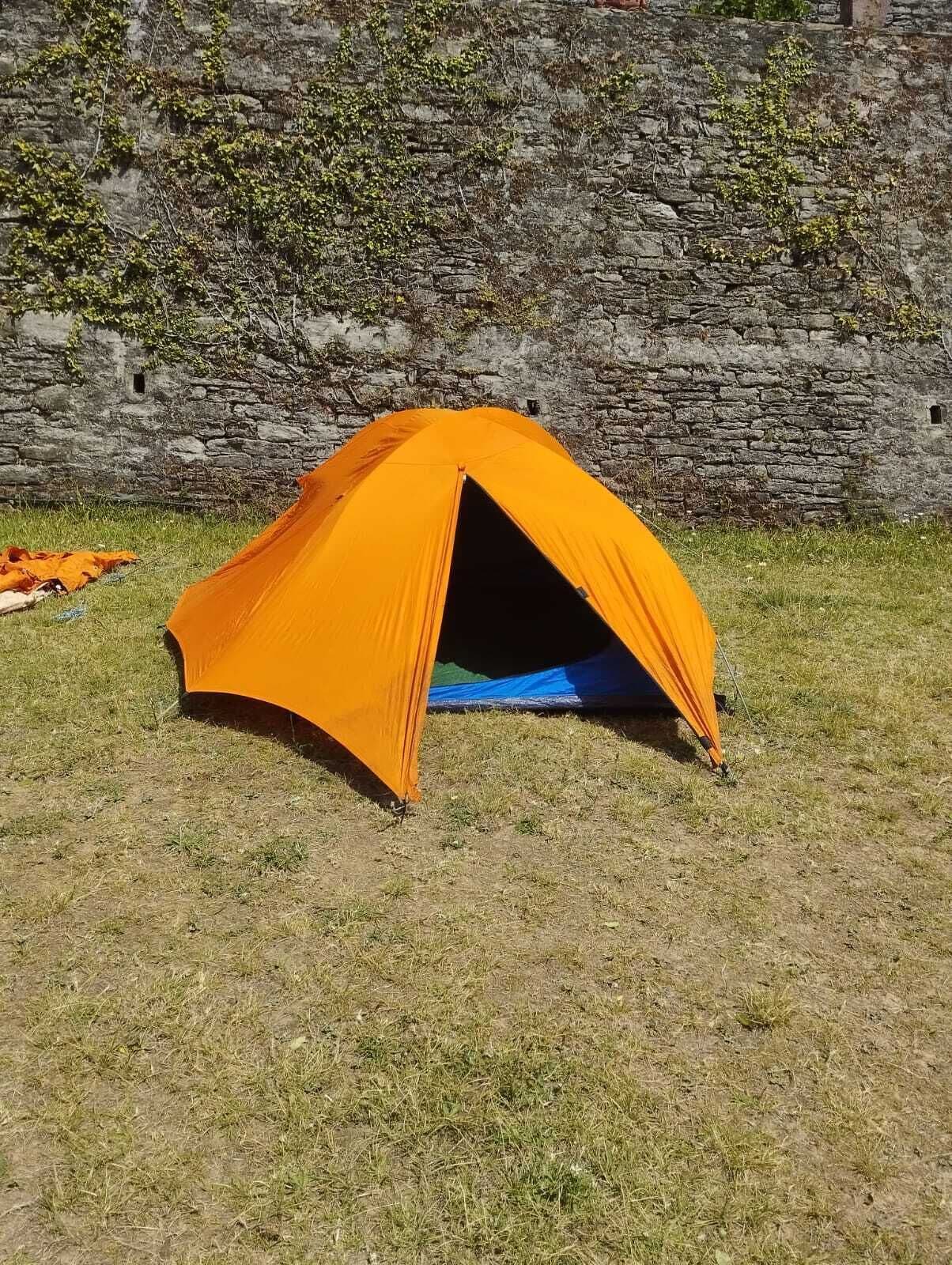 Premium bedding, desk, free WiFi, bed sheets