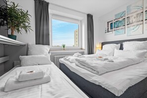 1 slaapkamer, een strijkplank/strijkijzer, reisbedje, gratis wifi