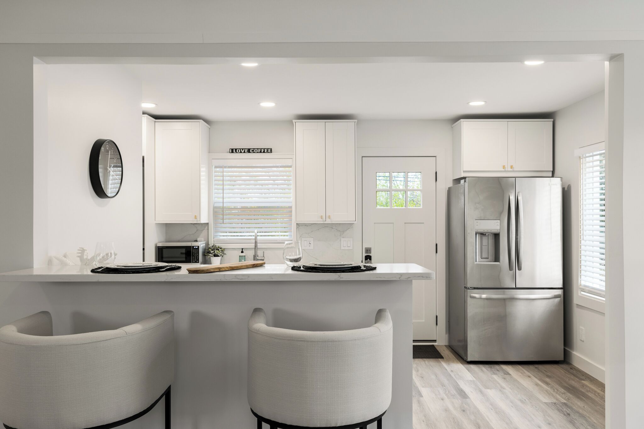 Køleskab, mikrobølgeovn, ovn, kogeplade