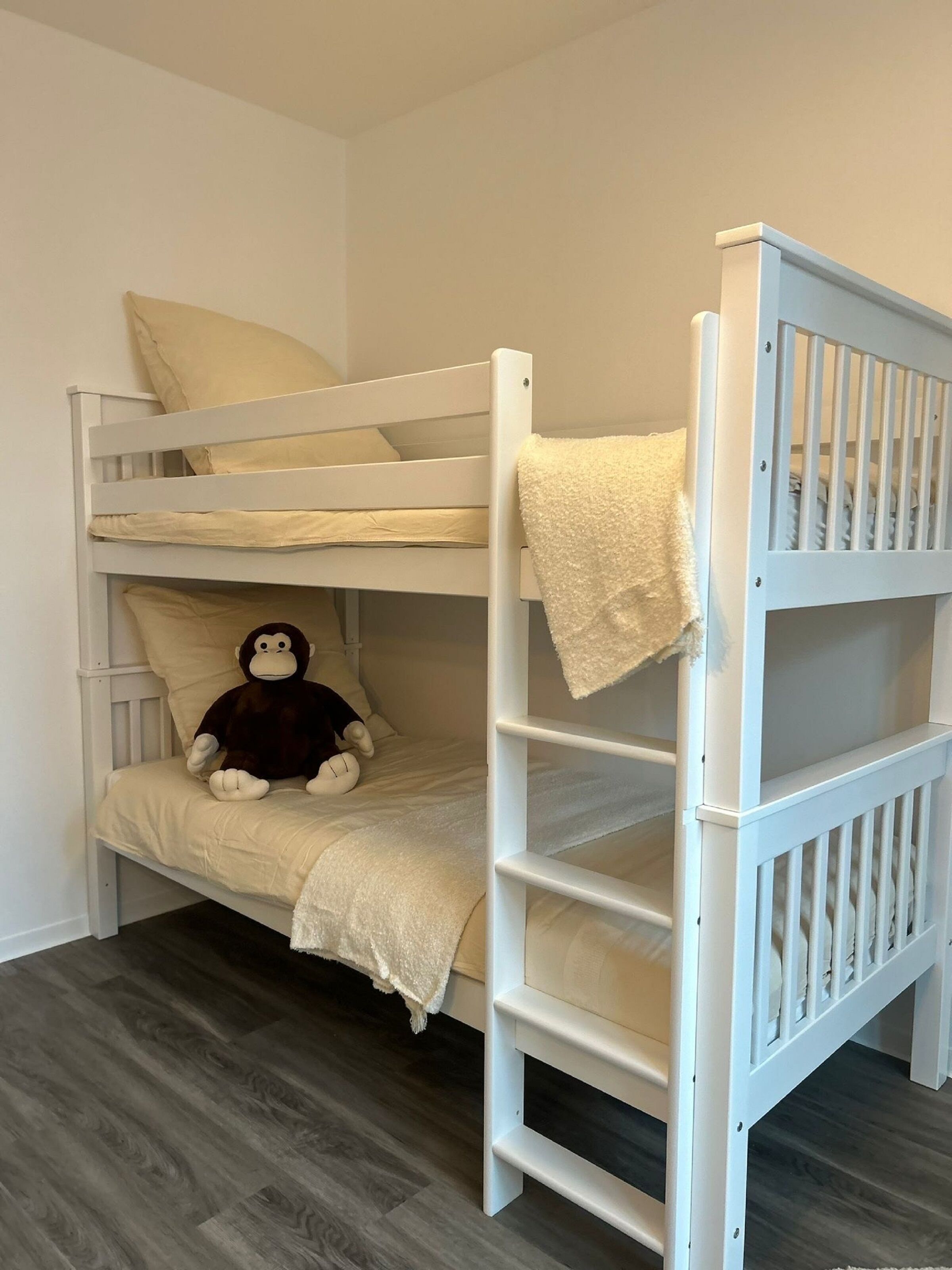 2 室のベッドルーム、旅行用ベビーベッド、WiFi (無料)、ベッドシーツ