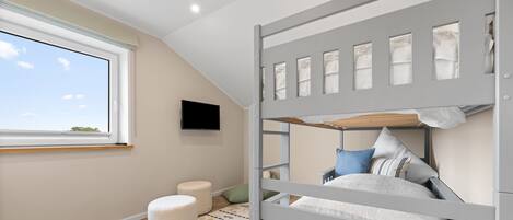 Iron/ironing board, travel cot, free WiFi