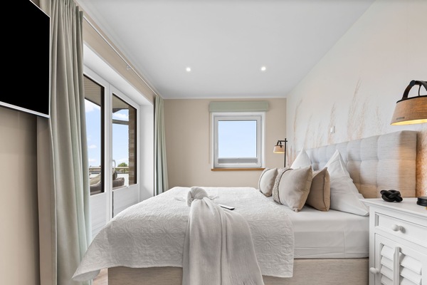 2 habitaciones, tabla de planchar con plancha y cuna de viaje