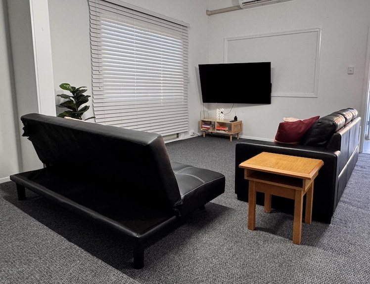 Your Modern Townsville Home Base Family-ready Comfort In Belgian Gardens - Your Modern Townsville Home Base Family-ready Comfort In Belgian Gardens - Vincent