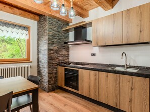 Réfrigérateur, four à micro-ondes, lave-vaisselle