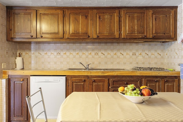 Kühlschrank, Ofen, Herdplatte, Geschirrspüler