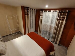 1 habitación, tabla de planchar con plancha y internet 