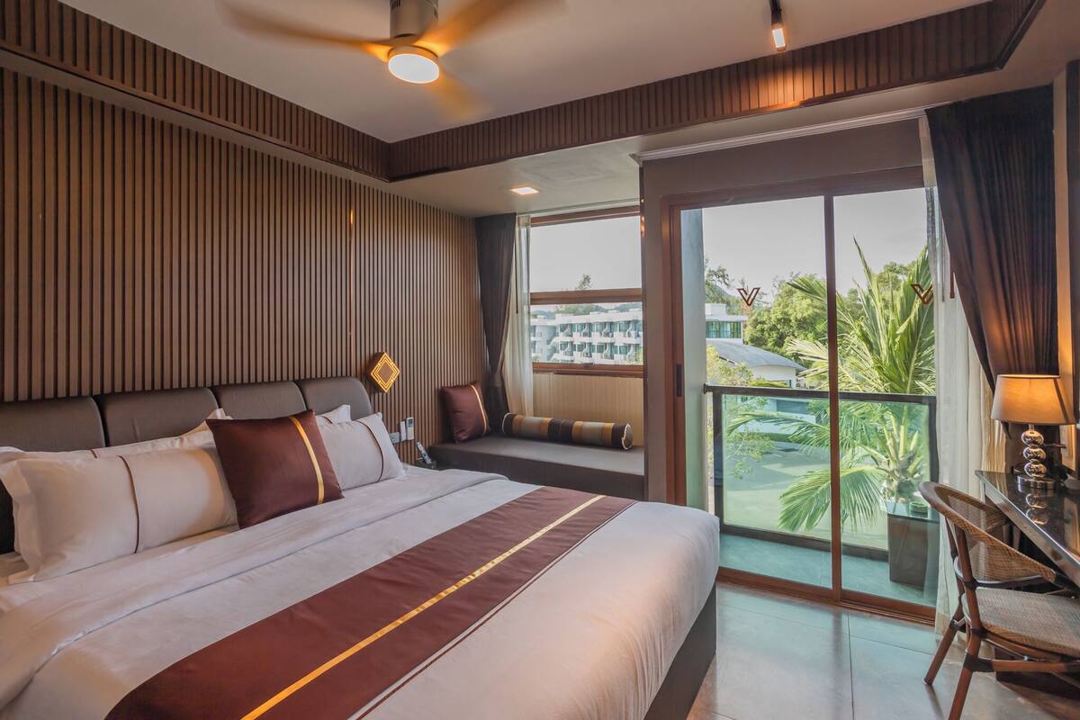 Premier Room | Desk, free WiFi, bed sheets