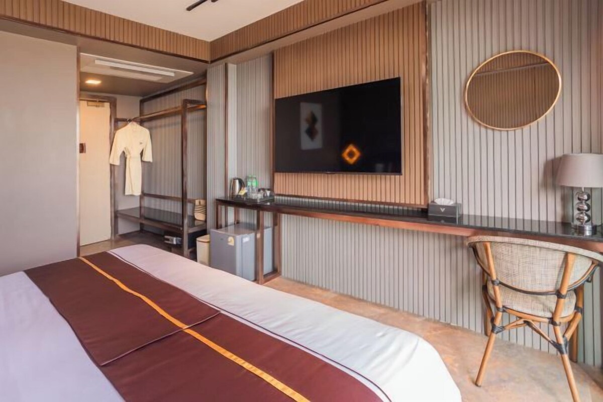Luxe beddengoed, een bureau, geluiddichte muren, gratis wifi