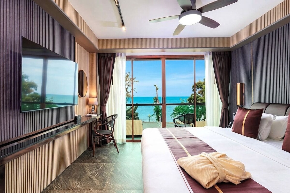 Deluxe Room, Sea View | Premium bedding, desk, soundproofing, free WiFi