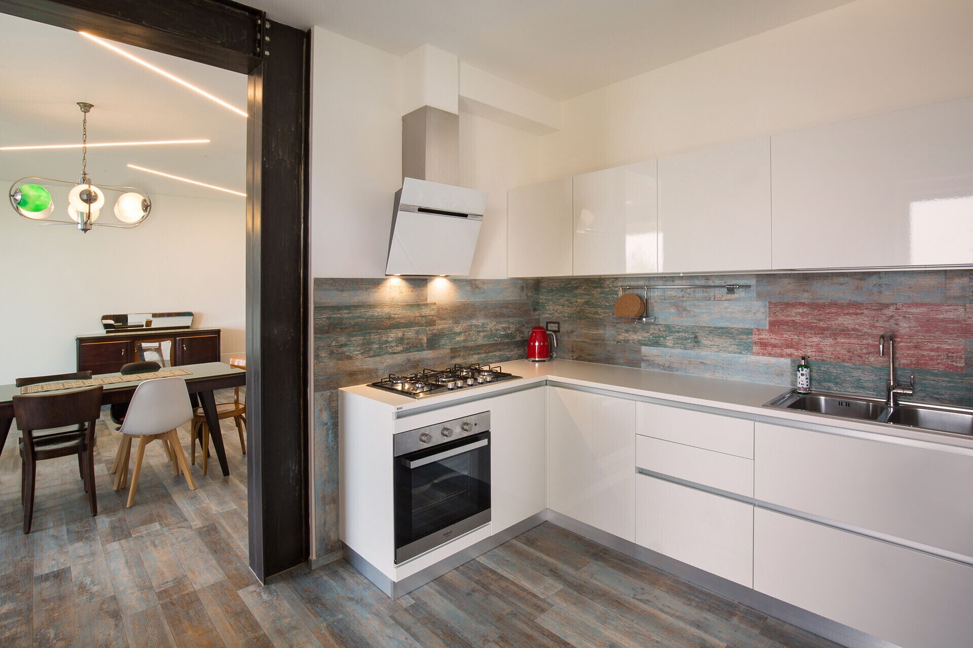 Kühlschrank, Mikrowelle, Ofen, Geschirrspüler