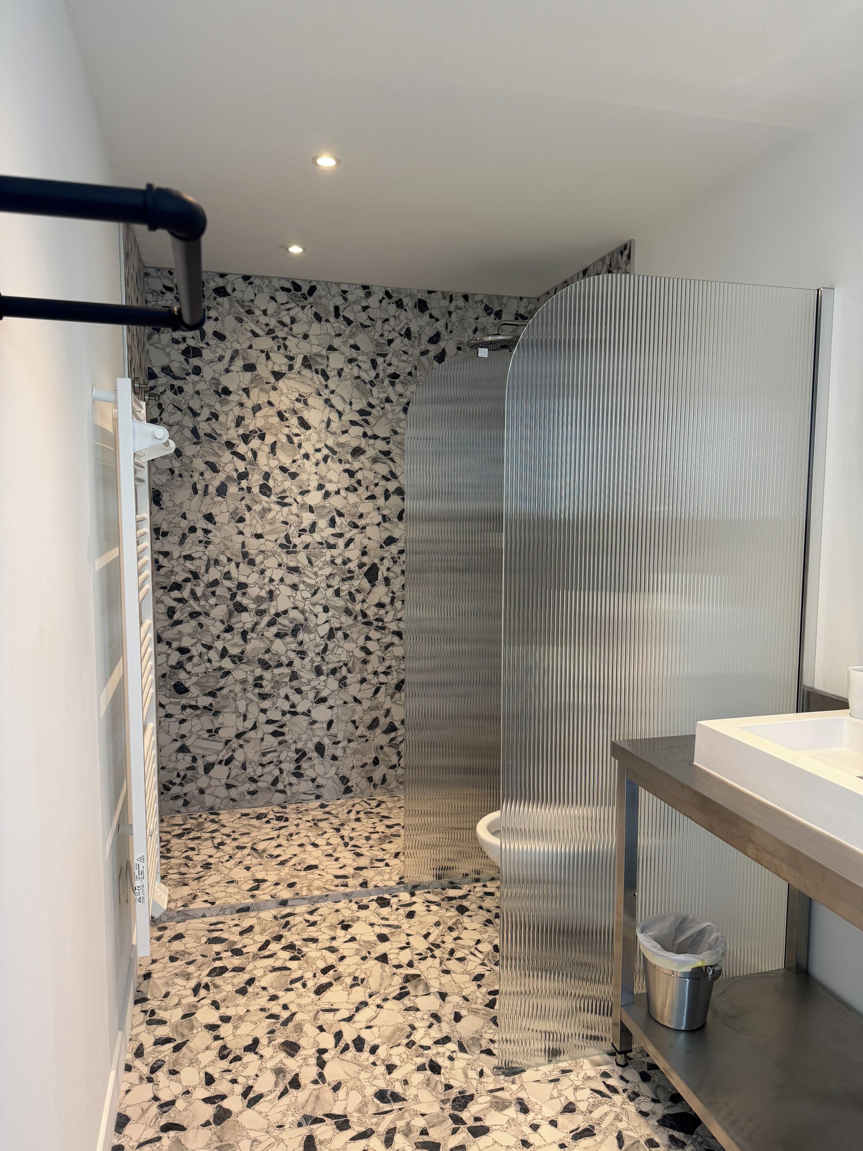 Serviettes fournies, savon, papier toilette