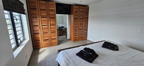 Premium bedding, in-room safe, blackout curtains, iron/ironing board - Villa-BonVivant (Jan Thiel)