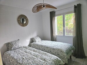 3 bedrooms, iron/ironing board, WiFi, bed sheets
