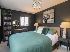 Cottage | 4 bedrooms, individually decorated, individually furnished, free WiFi