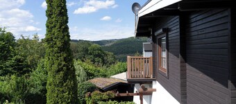 Log cabin for families & friends - with garden, fireplace & terrace