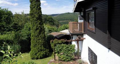 Log cabin for families & friends - with garden, fireplace & terrace