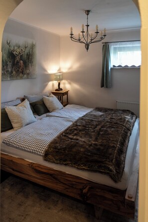 3 bedrooms, travel crib, free WiFi, bed sheets