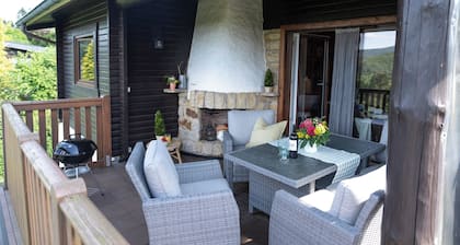 Blockhaus für Familien & Freunde – mit Garten, Kamin & Terrasse