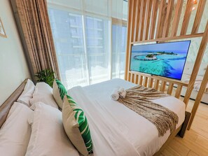 1 bedroom, bed sheets