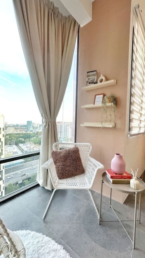 Studio Supérieur, 1 grand lit, balcon, vue ville | Vue de la chambre