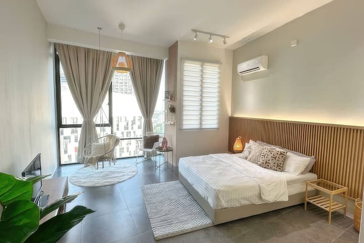 Superior studio, 1 queensize bed, keuken, uitzicht op stad | Een bureau, een laptopwerkplek, gratis wifi, beddengoed