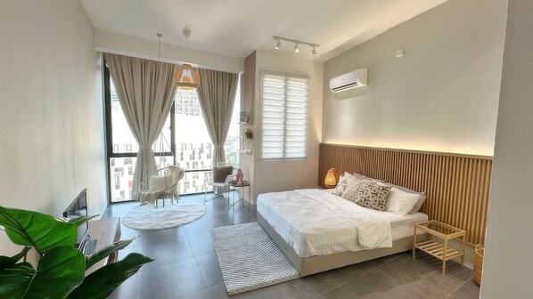 Superior Studio, 1 Queen Bed, Kitchen, City View