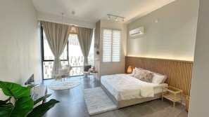 Studio Supérieur, 1 grand lit, balcon, vue ville | Bureau, Wi-Fi gratuit