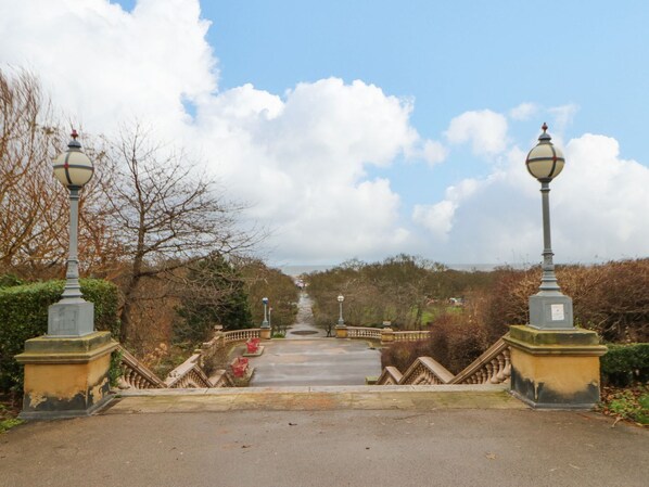 المنطقة المحيطة بالمنشأة